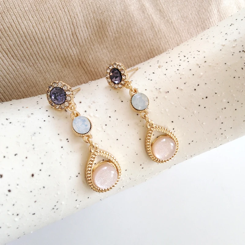 Fashion geometric elegant protein crystal stud earrings delicate beautiful girl Vintage palace tassel earrings women jewelry
Fashion geometric elegant protein crystal stud earrings delicate beautiful girl Vintage palace tassel earrings women jewelry