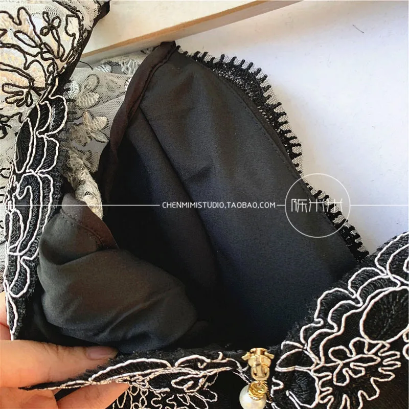 Vintage Court Style Lace Flower Mesh Embroidery Puff Sleeve Shirt Women 2021 Spring Long Sleeve Camisas Mujer V-Neck Blouse
Vintage Court Style Lace Flower Mesh Embroidery Puff Sleeve Shirt Women 2021 Spring Long Sleeve Camisas Mujer V-Neck Blouse