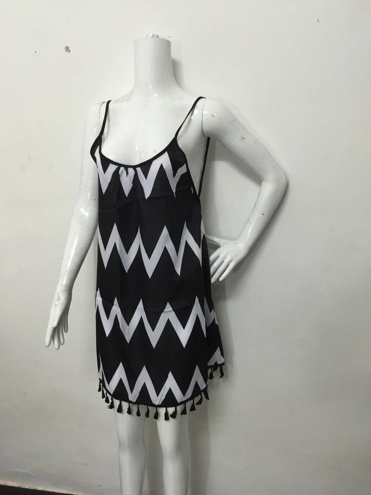 Women backless wave fringe mini dress summer loose large sleeveless sling plus size Tassels skirt
Women backless wave fringe mini dress summer loose large sleeveless sling plus size Tassels skirt