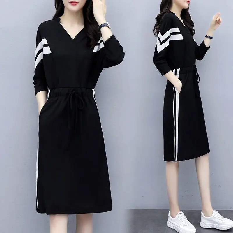 Plus Size Women's Autumn 2022 New Style Self-cultivation Casual Stitching Age-reducing Fashion Knee-length V-neck A-line Dress
Plus Size Women's Autumn 2022 New Style Self-cultivation Casual Stitching Age-reducing Fashion Knee-length V-neck A-line Dress