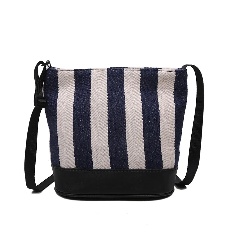 Simple striped canvas bag Korean large-capacity one-shoulder bag in style Japanese student women's shoulder bag
Simple striped canvas bag Korean large-capacity one-shoulder bag in style Japanese student women's shoulder bag