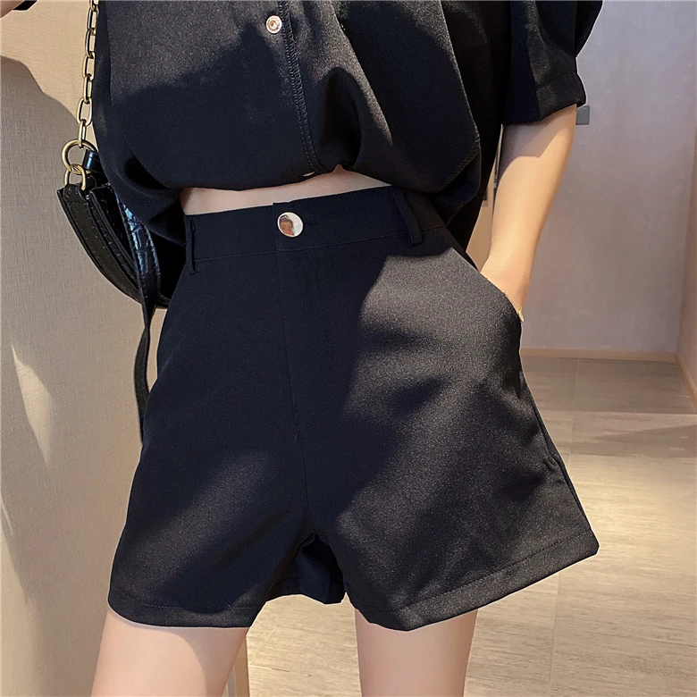 2021 Summer Casual Women Suits Oversized Short Sleeve Blazer and Short Pants Ensemble Femme Biker Women Tailleur Femme 
2021 Summer Casual Women Suits Oversized Short Sleeve Blazer and Short Pants Ensemble Femme Biker Women Tailleur Femme