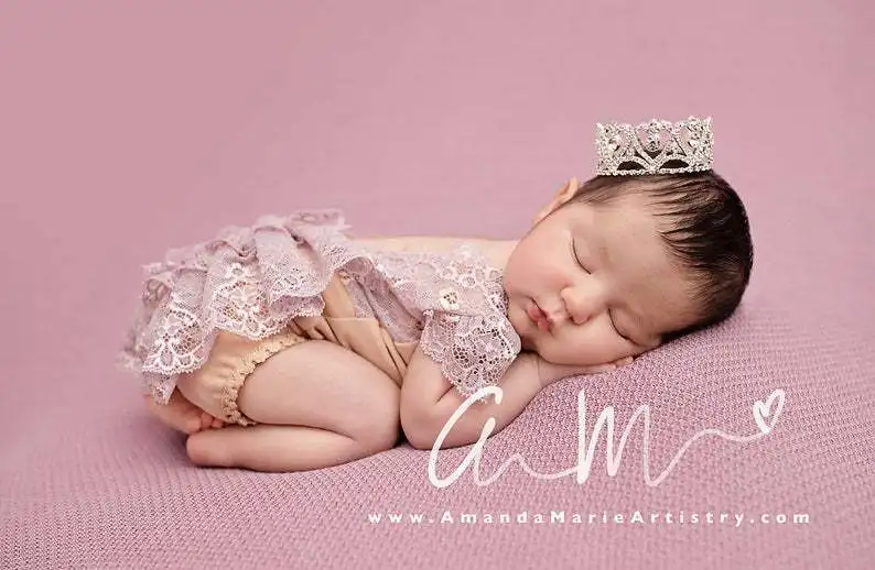 2 Pcs/Set 0-1Month Newborn Photography Props Baby Headband Lace Romper Bodysuits Outfit Baby Girl Costume Photo Shooting
2 Pcs/Set 0-1Month Newborn Photography Props Baby Headband Lace Romper Bodysuits Outfit Baby Girl Costume Photo Shooting