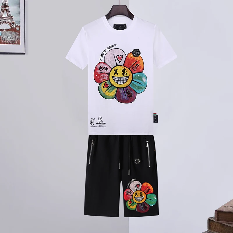 2021 short-sleeved suit plein flower smiley print hot diamond summer pp plain men's shorts 2-piece trend
2021 short-sleeved suit plein flower smiley print hot diamond summer pp plain men's shorts 2-piece trend