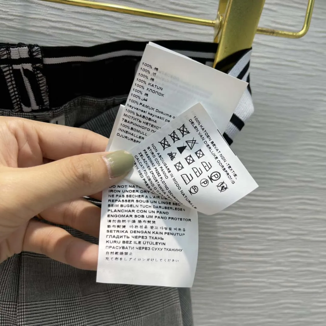 Preppy Style Pleated Shorts for Women Summer 2021 New High-end Brand High Waist Slim Shorts High Quality Straight Cotton Shorts
Preppy Style Pleated Shorts for Women Summer 2021 New High-end Brand High Waist Slim Shorts High Quality Straight Cotton Shorts