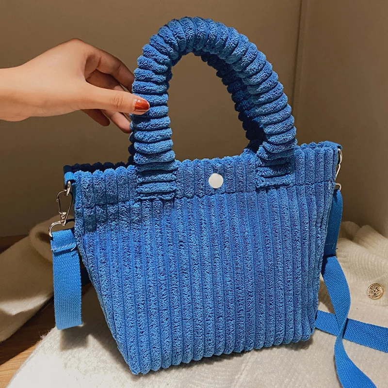 Вельветовые простые сумки через плечо для женщин, зима 2021, популярная роскошная сумка-тоут, женские брендовые дизайнерские сумки, кошелек, ш... 
Вельветовые простые сумки через плечо для женщин, зима 2021, популярная роскошная сумка-тоут, женские брендовые дизайнерские сумки, кошелек, ш...