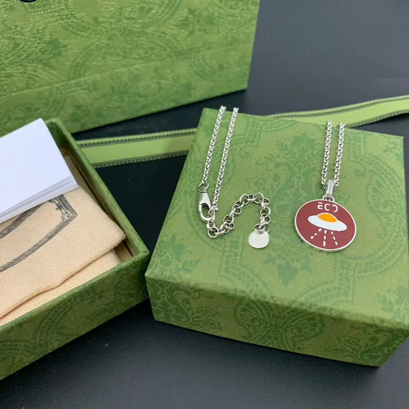 Ожерелье из серебра 925 пробы с подвеской в виде тарелки
Ожерелье из серебра 925 пробы с подвеской в виде тарелки