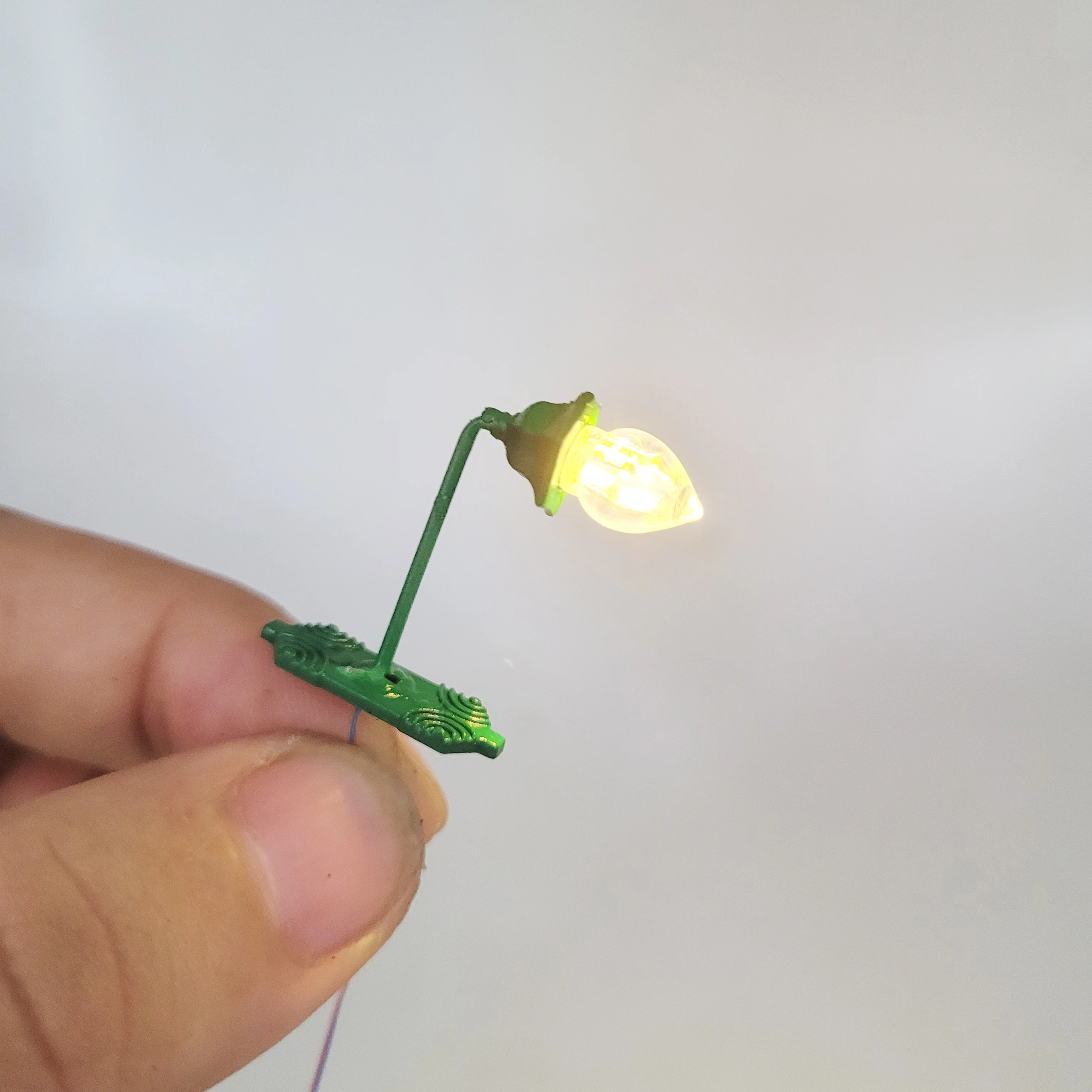 2PCS HO Scale 3V Wall Mount Gooseneck Lamps/Street Lamp Model Making Railroad Layout Model Park Lamps Warm/Cold White
2PCS HO Scale 3V Wall Mount Gooseneck Lamps/Street Lamp Model Making Railroad Layout Model Park Lamps Warm/Cold White