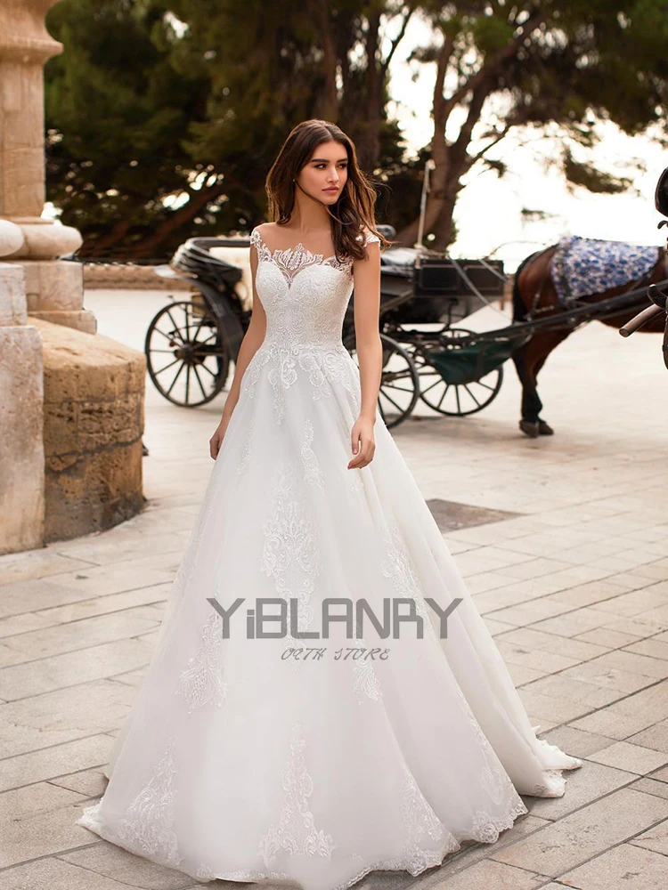 YILIBER Lace wedding dress simple retro sleeveless bridal dresses embroidery applique buttons lace tailing wedding gown
YILIBER Lace wedding dress simple retro sleeveless bridal dresses embroidery applique buttons lace tailing wedding gown
