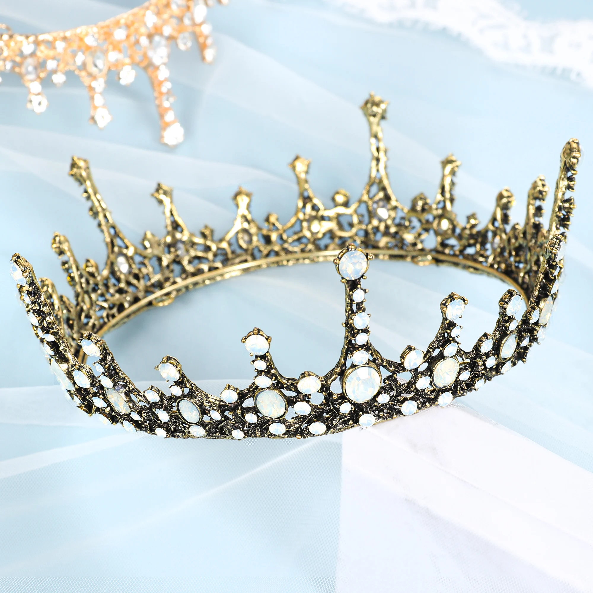 Rhinestone Baroque Queen Crown - Vintage Princess Tiara Wedding Prom Pearl Hair Accessories for Women and Girls
Rhinestone Baroque Queen Crown - Vintage Princess Tiara Wedding Prom Pearl Hair Accessories for Women and Girls