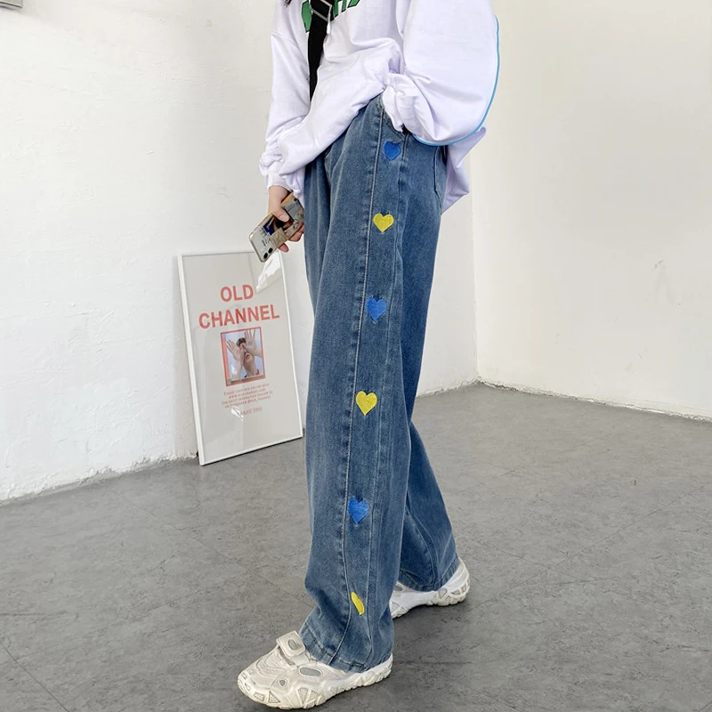 Женские джинсы с вышивкой love, облегающие свободные прямые широкие брюки с высокой талией, большие размеры, весна-осень 2021
Женские джинсы с вышивкой love, облегающие свободные прямые широкие брюки с высокой талией, большие размеры, весна-осень 2021