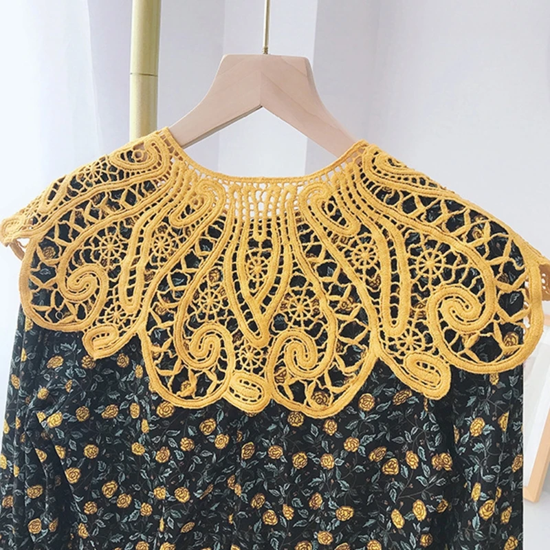 Korean Women Sweet Floral Lace Fake Collar Shawl Shoulder Wrap Pearl Button Solid Color Decorative Necklace Mini Cape M19 21 
Korean Women Sweet Floral Lace Fake Collar Shawl Shoulder Wrap Pearl Button Solid Color Decorative Necklace Mini Cape M19 21