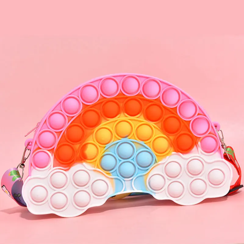 Радужный кошелек Rat Pioneer в форме облака, сумка через плечо для переноски игрушек для декомпрессии, большой диаметр, легко хранить 
Радужный кошелек Rat Pioneer в форме облака, сумка через плечо для переноски игрушек для декомпрессии, большой диаметр, легко хранить