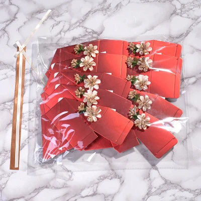 50/100pcs Pink / Blue Triangular Cake Style Wedding Favors Candy Boxes Party Paper Gift Box With Faux Flower Tags Ribbons
50/100pcs Pink / Blue Triangular Cake Style Wedding Favors Candy Boxes Party Paper Gift Box With Faux Flower Tags Ribbons