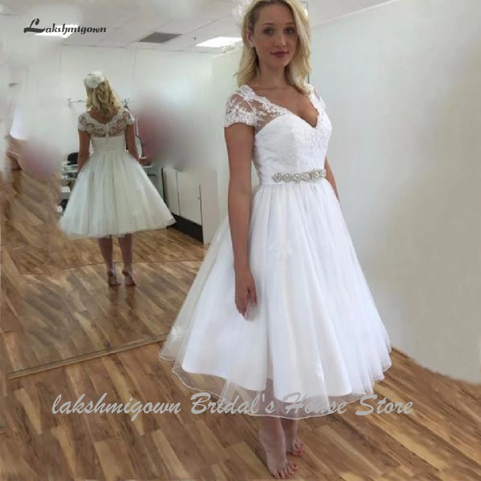 Lakshmigown Vintage Plus Size Wedding Dress Short Cap Sleeve Lace Appliques Bridal Dresses Crystal Sash Vestidos de Novia 2019
Lakshmigown Vintage Plus Size Wedding Dress Short Cap Sleeve Lace Appliques Bridal Dresses Crystal Sash Vestidos de Novia 2019