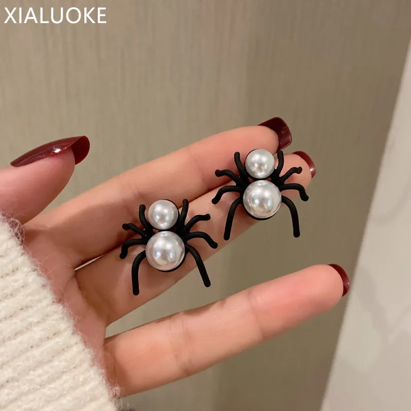 XIALUOKE Personality Metal Black Spider Lacquer Bake Pearl Earrings For Women Vintage Stud Earrings Party Jewelry
XIALUOKE Personality Metal Black Spider Lacquer Bake Pearl Earrings For Women Vintage Stud Earrings Party Jewelry