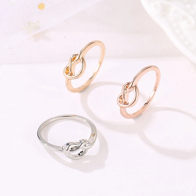 Женское кольцо с галстуком-бабочкой и сердечком розовое золото обтягивающие