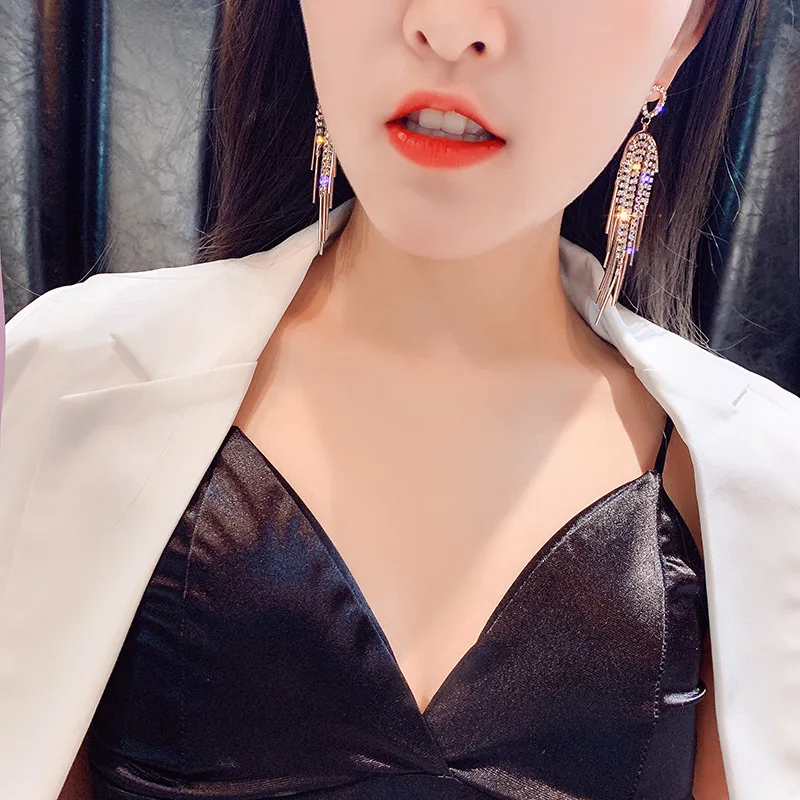 DREJEW Long Tassel Silver Rose Gold Rhinestone Statement Earrings Korean 925 Drop Earrings for Women Wedding Christmas HE318
DREJEW Long Tassel Silver Rose Gold Rhinestone Statement Earrings Korean 925 Drop Earrings for Women Wedding Christmas HE318