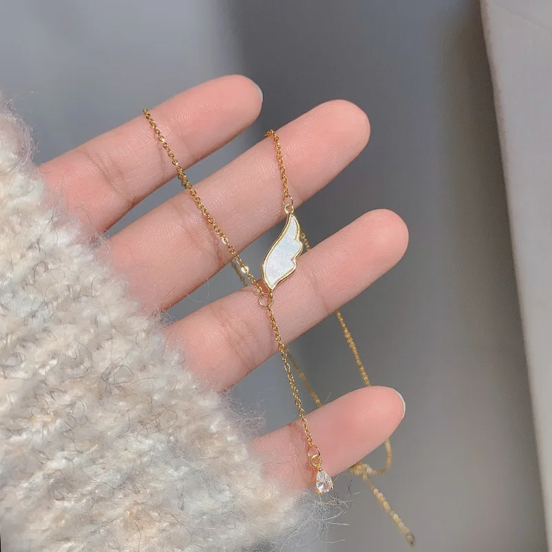 2021 simple fashion personality exquisite fritillary wing tassel drop pendant titanium steel lady necklace
2021 simple fashion personality exquisite fritillary wing tassel drop pendant titanium steel lady necklace