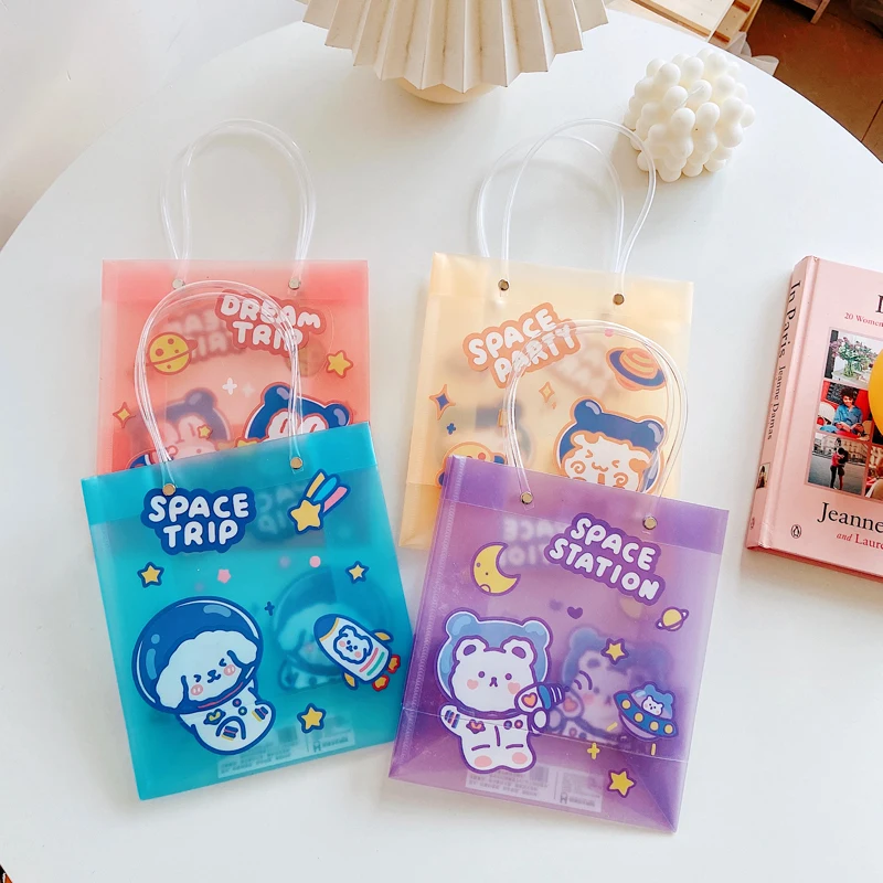 CX Wholesale Waterproof PVC Handbag Astronaut Cartoon Plastic Gift Bag Frosted Transparent Packaging Bag
CX Wholesale Waterproof PVC Handbag Astronaut Cartoon Plastic Gift Bag Frosted Transparent Packaging Bag