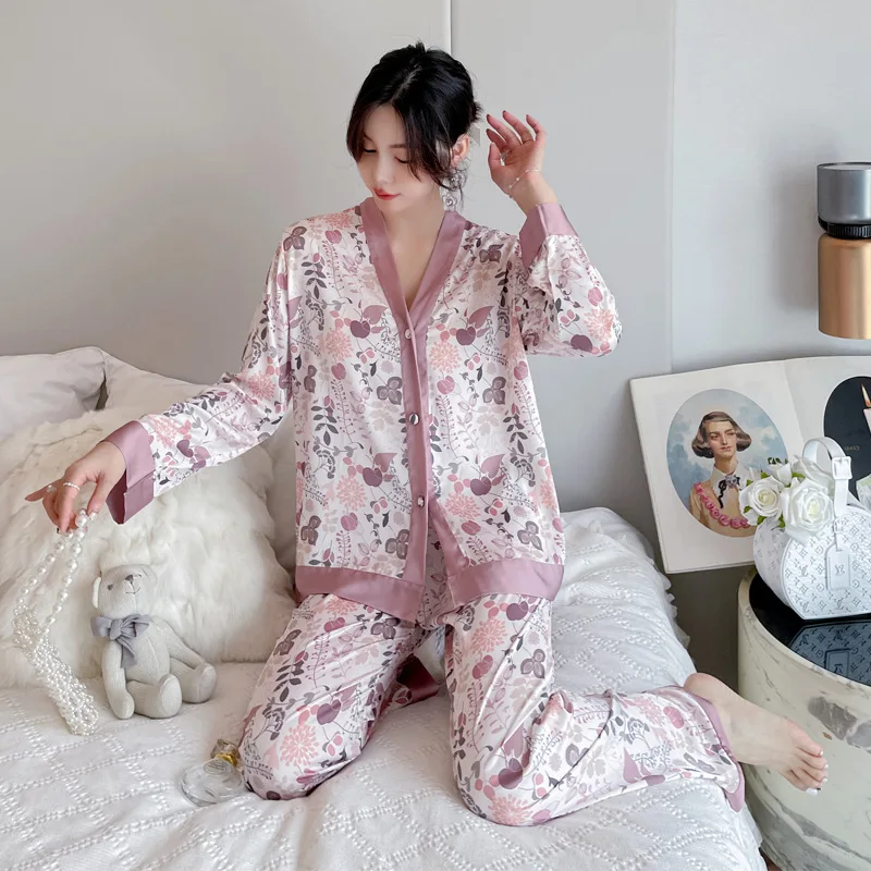 2Pieces Grey Green Pink Color V Neck Satin Pajamas Sets Winter Autumn Floral Printed Casual Long Pants Nightwear Home Clothes 
2Pieces Grey Green Pink Color V Neck Satin Pajamas Sets Winter Autumn Floral Printed Casual Long Pants Nightwear Home Clothes