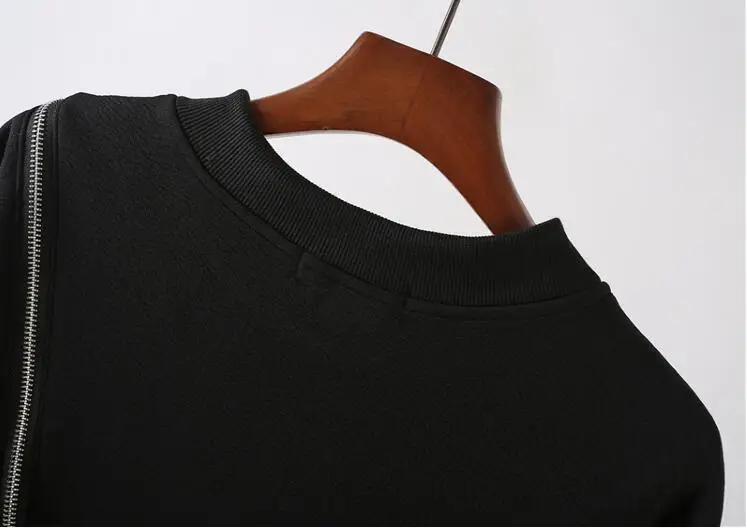 Brand personality jacket male Tide nightclub stage costume multi-zip round neck long-sleeved T-shirt men Fashion bottoming shirt
Brand personality jacket male Tide nightclub stage costume multi-zip round neck long-sleeved T-shirt men Fashion bottoming shirt