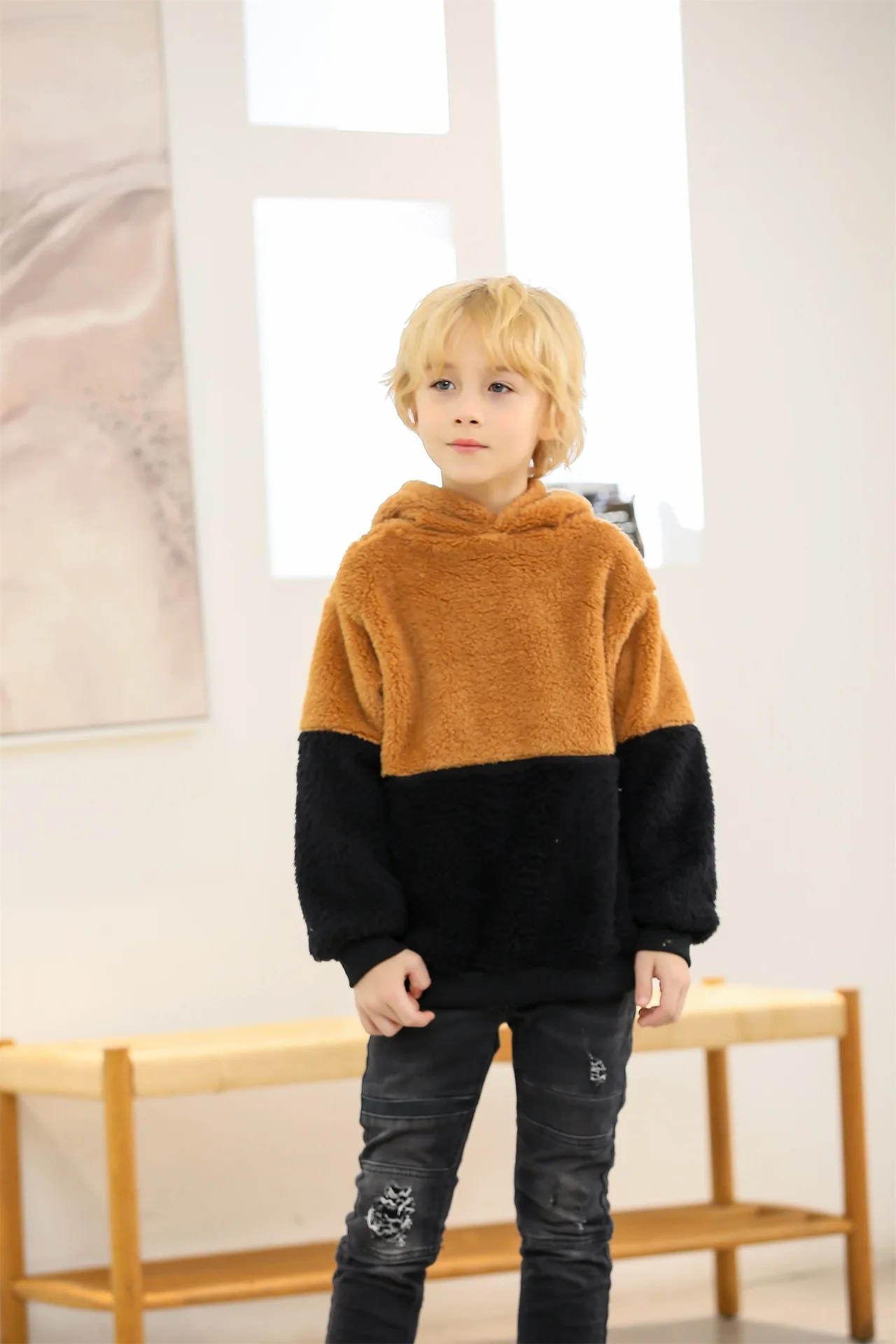 Autumn And Winter Boys And Girls' Hoodies Keep Warm And Fashion Contrast Color Plush Baby Pullover Sweater 2-6 Years Old
Autumn And Winter Boys And Girls' Hoodies Keep Warm And Fashion Contrast Color Plush Baby Pullover Sweater 2-6 Years Old