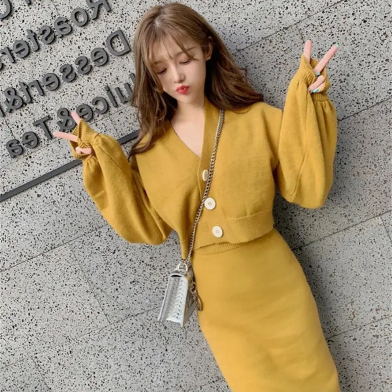Women 2020 Spring Autumn Knitted Two Piece Set Female 2 Pieces Sweater Suit Vintage Long Sleeve Cardigan Midi Skirt Sets Y478
Women 2020 Spring Autumn Knitted Two Piece Set Female 2 Pieces Sweater Suit Vintage Long Sleeve Cardigan Midi Skirt Sets Y478