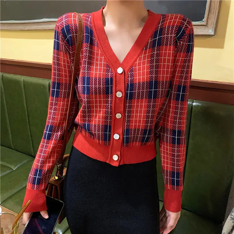Sexy Check Pattern V-neck Single Breasted Blouse Autumn New Cardigan Versatile Women's Knitted Sweater
Sexy Check Pattern V-neck Single Breasted Blouse Autumn New Cardigan Versatile Women's Knitted Sweater
