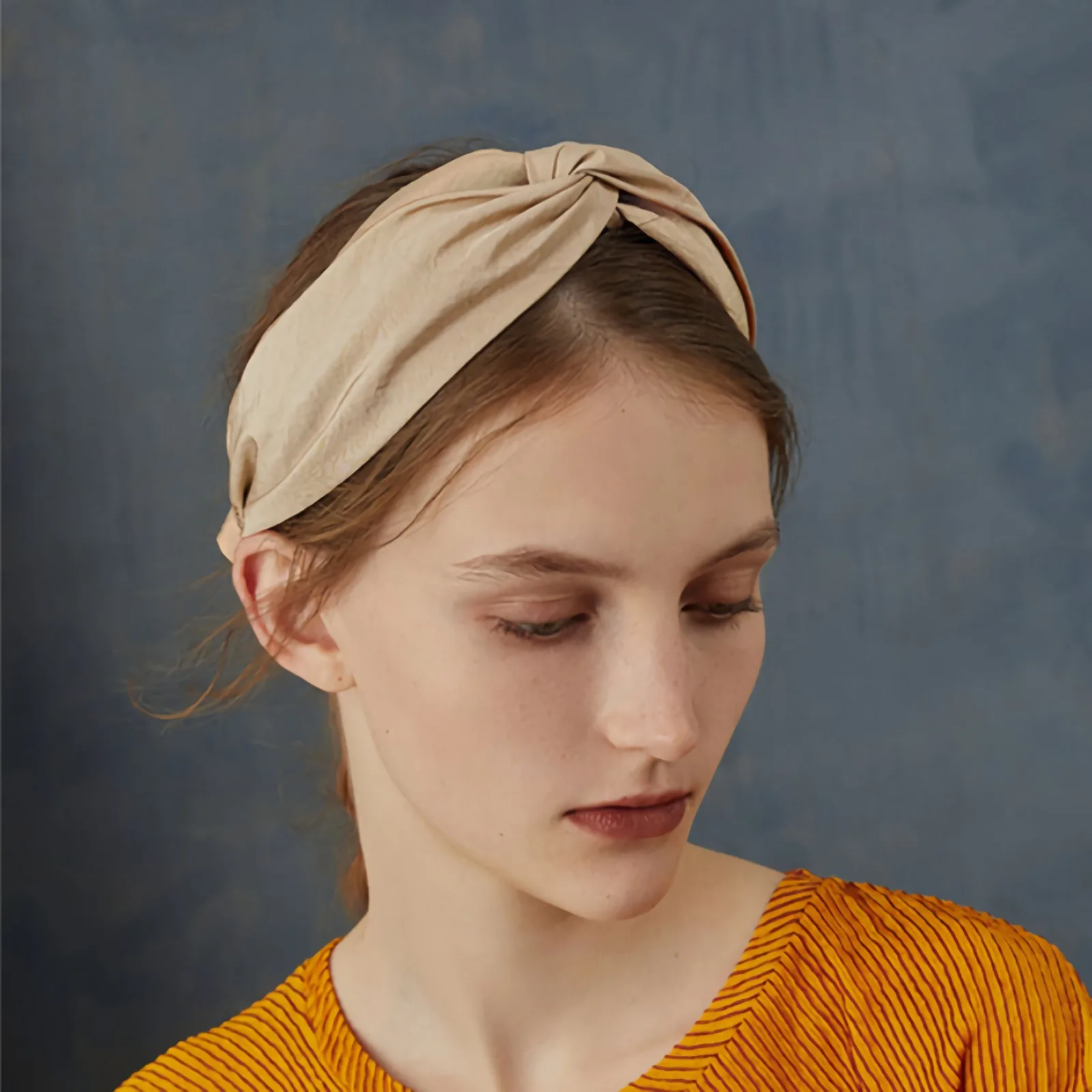 Women Fashion pure color hairband Summer elegant silk satin wide brimmed fabric headband new hand woven knot Hair accessories
Women Fashion pure color hairband Summer elegant silk satin wide brimmed fabric headband new hand woven knot Hair accessories