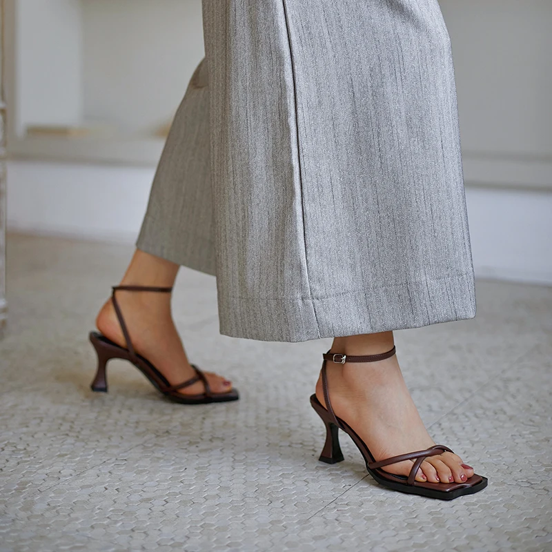 Brand Women Shoes New Sexy 2021 Summer High Heels Genuine Leather Black Apricot Dress Party Casual Sandals Shoes Woman Pumps 43
Brand Women Shoes New Sexy 2021 Summer High Heels Genuine Leather Black Apricot Dress Party Casual Sandals Shoes Woman Pumps 43