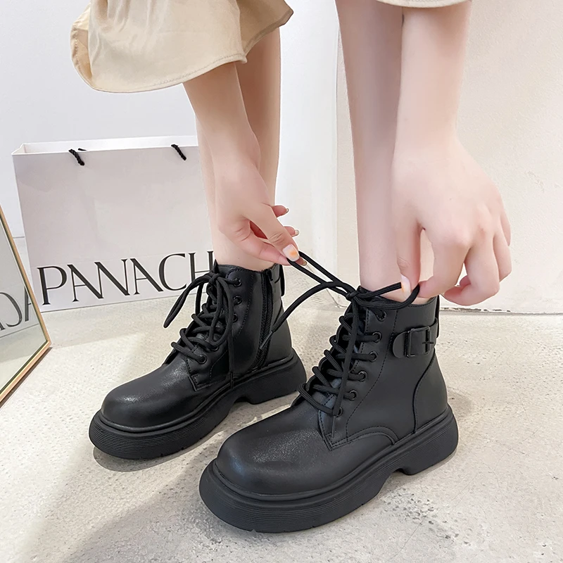 Женские кожаные ботинки на плоской платформе, водонепроницаемые Черные ботильоны с высоким берцем, для зимы, 2021
Женские кожаные ботинки на плоской платформе, водонепроницаемые Черные ботильоны с высоким берцем, для зимы, 2021