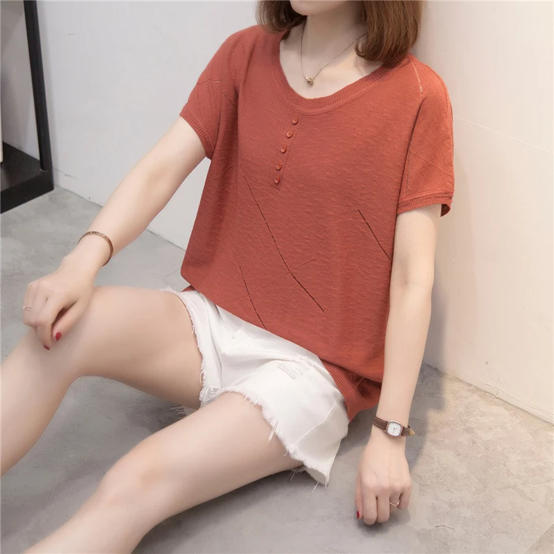 Room 199893, bearing on column 2 make pure color round collar hollow out button 30 short sleeve T-shirt
Room 199893, bearing on column 2 make pure color round collar hollow out button 30 short sleeve T-shirt