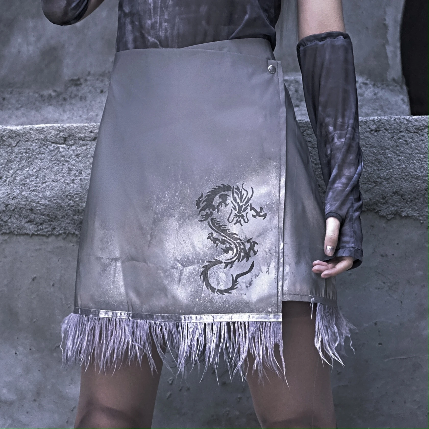 Original Design Mechanical punk Skirt 3M Reflective Dragon print Designer Empire Gothic new Mini Skirts Summer 2020
Original Design Mechanical punk Skirt 3M Reflective Dragon print Designer Empire Gothic new Mini Skirts Summer 2020