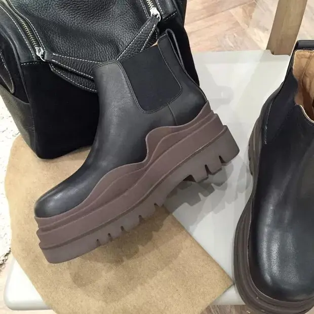 Genuine leather Thick Sole Chelsea Boots Female Round Toe Platform boots British Cowboy Color Bottom Ankle boots for women
Genuine leather Thick Sole Chelsea Boots Female Round Toe Platform boots British Cowboy Color Bottom Ankle boots for women