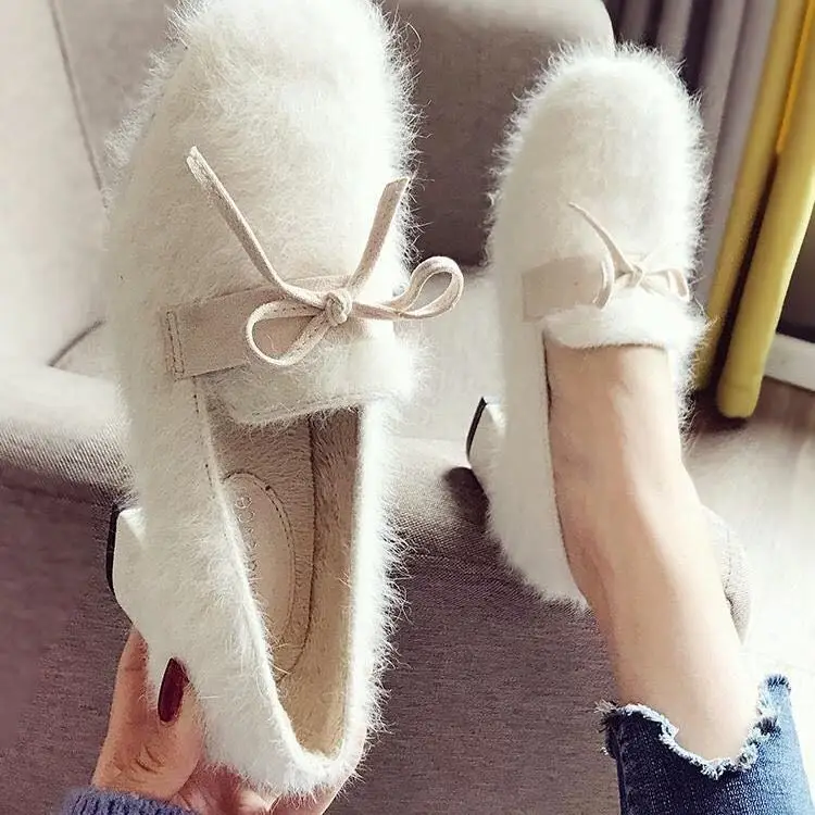 White hairy shoes female winter wear a new 2020 pedal bean shoes 100 thick heel single shoes female velvet
White hairy shoes female winter wear a new 2020 pedal bean shoes 100 thick heel single shoes female velvet