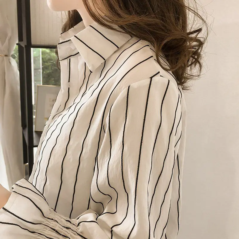 Summer Autumn Ladies Vintage Loose Shirts Female Flare Collar Long Sleeve Blouse Women Classic Striped Casual Shirts
Summer Autumn Ladies Vintage Loose Shirts Female Flare Collar Long Sleeve Blouse Women Classic Striped Casual Shirts