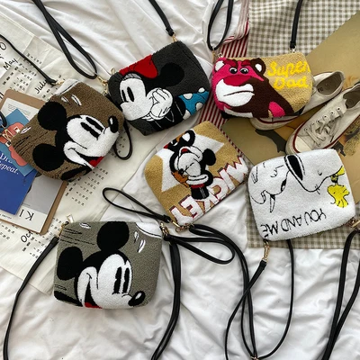 Серия мультяшных героев Диснея, Микки Маус, Винни-Пух, плюшевая женская сумка с вышивкой, сумка через плечо
Серия мультяшных героев Диснея, Микки Маус, Винни-Пух, плюшевая женская сумка с вышивкой, сумка через плечо