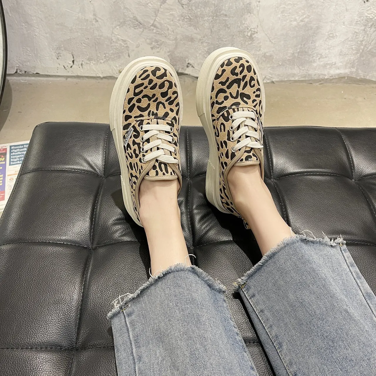 Новинка весна-осень стильные походные дышащие удобные уличные туфли на толстой подошве с круглым носком из искусственной кожи 5133
Новинка весна-осень стильные походные дышащие удобные уличные туфли на толстой подошве с круглым носком из искусственной кожи 5133