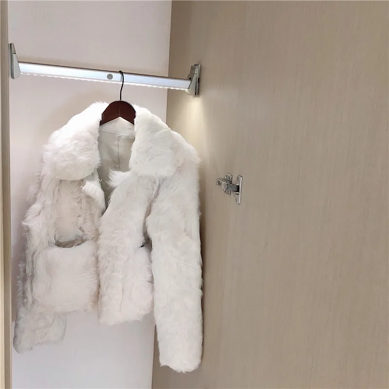 Lanlin sheep sheared fur coat 2020 new women's autumn and all-in-one short top to overcome fur and fur
Lanlin sheep sheared fur coat 2020 new women's autumn and all-in-one short top to overcome fur and fur