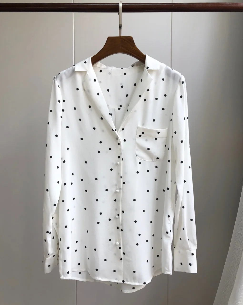 Small lapel polka dot silk shirt 2019 early spring retro wave simple versatile sand wash women tops and blouses women shirt
Small lapel polka dot silk shirt 2019 early spring retro wave simple versatile sand wash women tops and blouses women shirt