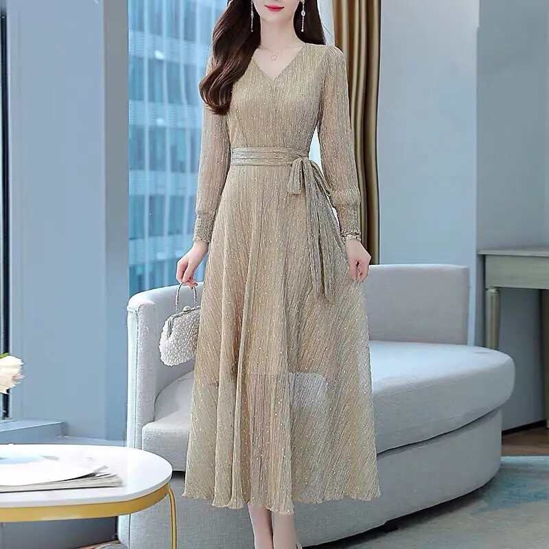 Sequins Dress Women Autumn Clothing 2021 Fashion Long Sleeve V Neck Lace Up Slim Party Dress Elegant Female Vestidos Midi M363
Sequins Dress Women Autumn Clothing 2021 Fashion Long Sleeve V Neck Lace Up Slim Party Dress Elegant Female Vestidos Midi M363