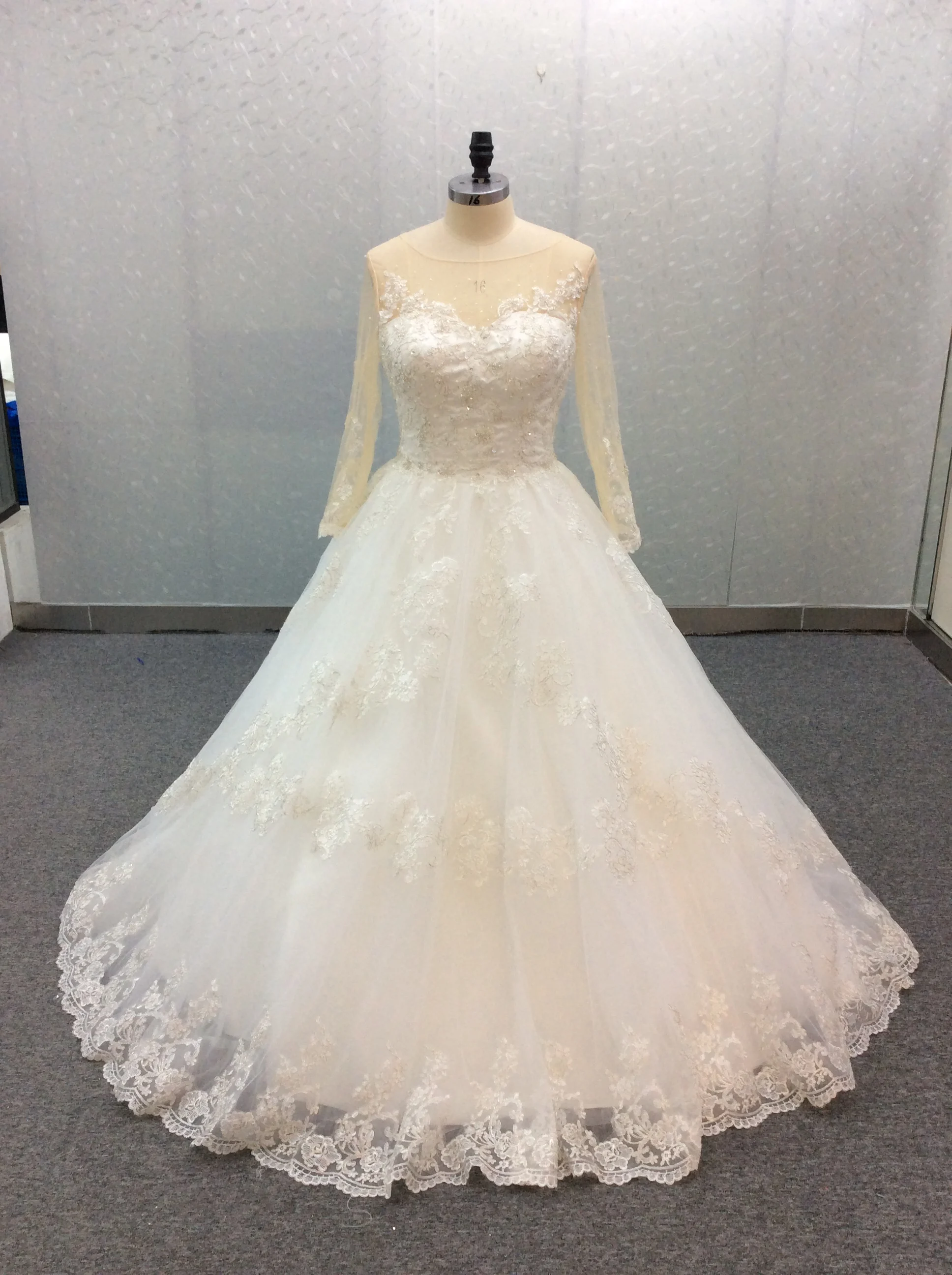 Long Sleeve Lace O-Neck Wedding Dresses Custom A-Line Sweep Train Illusion Back Tulle Brautkleid Robes de Soirée for Women
Long Sleeve Lace O-Neck Wedding Dresses Custom A-Line Sweep Train Illusion Back Tulle Brautkleid Robes de Soirée for Women