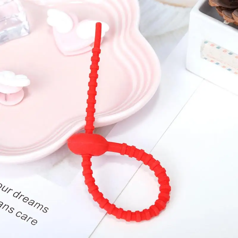 1Pcs Food Grade Silicone Bag Ties Cable Management Zip Tie Twist Multi-use Bag Clip Bread Tie Food Saver For Kitchen Bag Clips 
1Pcs Food Grade Silicone Bag Ties Cable Management Zip Tie Twist Multi-use Bag Clip Bread Tie Food Saver For Kitchen Bag Clips
