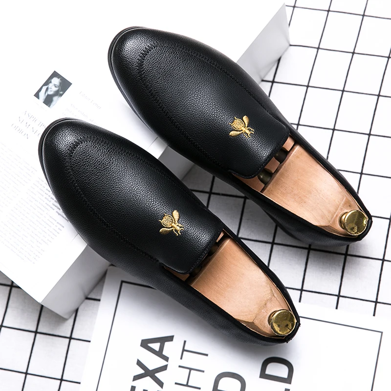New Arrivals Bee Small Leather Shoes Slip-on Casual Business Shoes Men Big Size 38-46 Driving Shoes Comfortable Fashion Loafers
New Arrivals Bee Small Leather Shoes Slip-on Casual Business Shoes Men Big Size 38-46 Driving Shoes Comfortable Fashion Loafers
