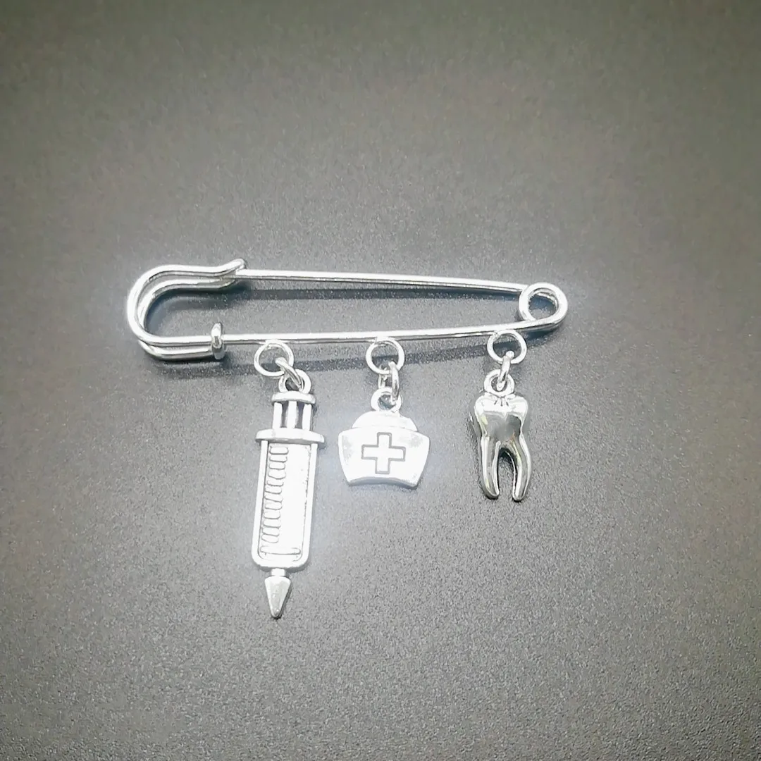 New fashion charm nurse cap medical brooch syringe stethoscope cute brooch jewelry gift
New fashion charm nurse cap medical brooch syringe stethoscope cute brooch jewelry gift