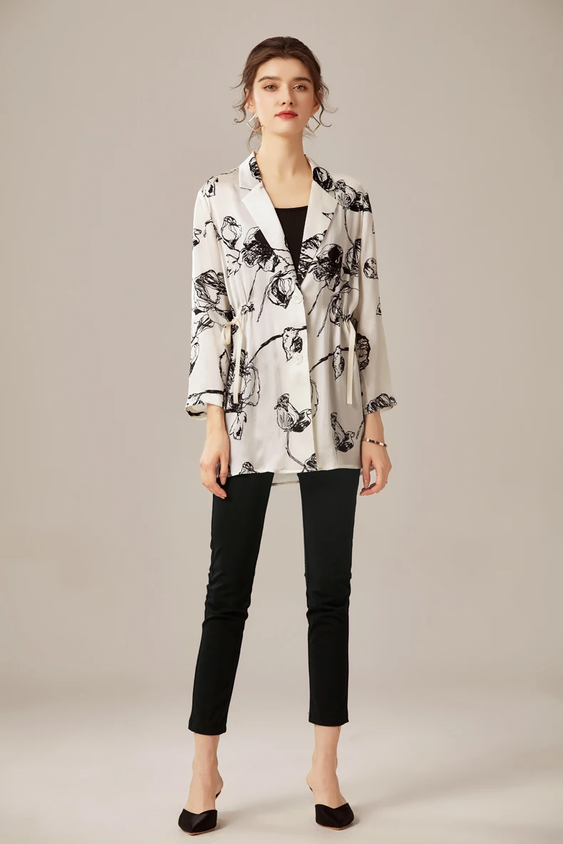 100% Silk Women's Shirt Notched Collar Long Sleeves Printed Lace Up Elegant Trench Outerwear Blazers
100% Silk Women's Shirt Notched Collar Long Sleeves Printed Lace Up Elegant Trench Outerwear Blazers