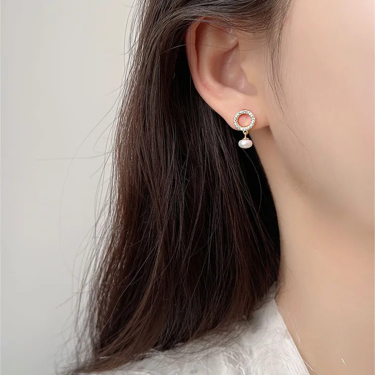 925 sterling silver fashion short geometric round pearl full diamond earrings simple temperament pearl earrings gift for women
925 sterling silver fashion short geometric round pearl full diamond earrings simple temperament pearl earrings gift for women