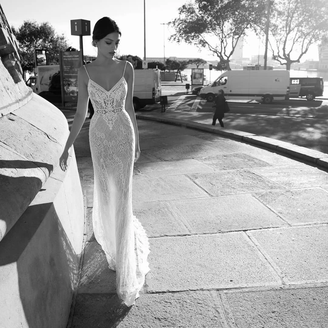 Elegant Mermaid Wedding Dress V Neck Spaghetti Straps Backless Lace Appliques Wedding Gowns Bride Dress Vestidos De Novia
Elegant Mermaid Wedding Dress V Neck Spaghetti Straps Backless Lace Appliques Wedding Gowns Bride Dress Vestidos De Novia