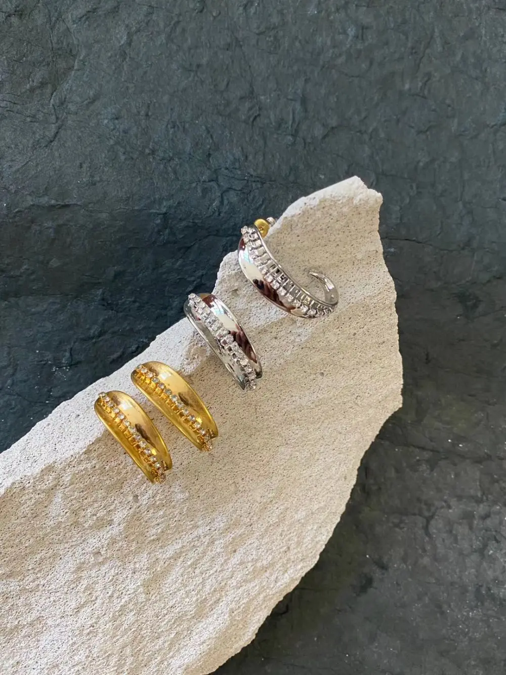 RISPADA EH30245-G25 Exaggerated irregular half hoop earrings
RISPADA EH30245-G25 Exaggerated irregular half hoop earrings